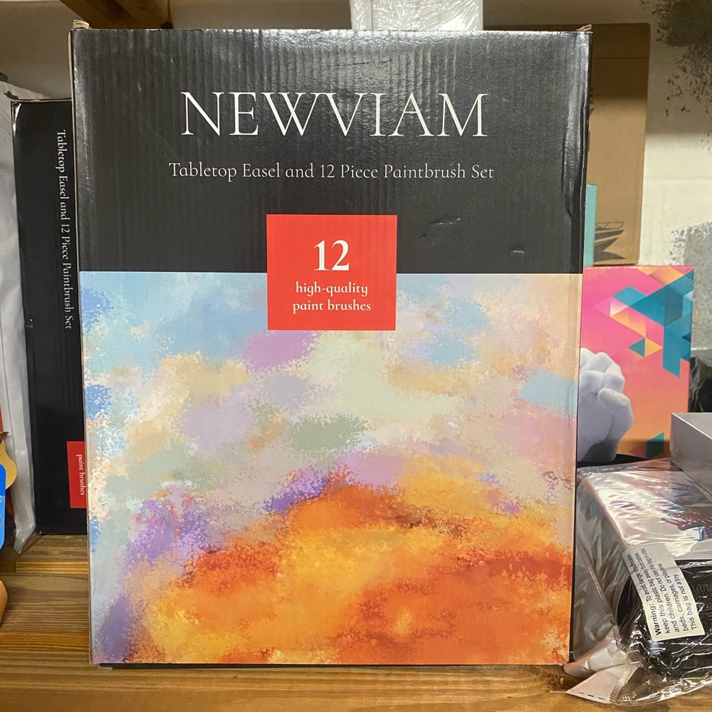 New Tabletop Easel and 12 piece brush set
